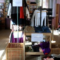 rayons-vetements-boutique-solidaire